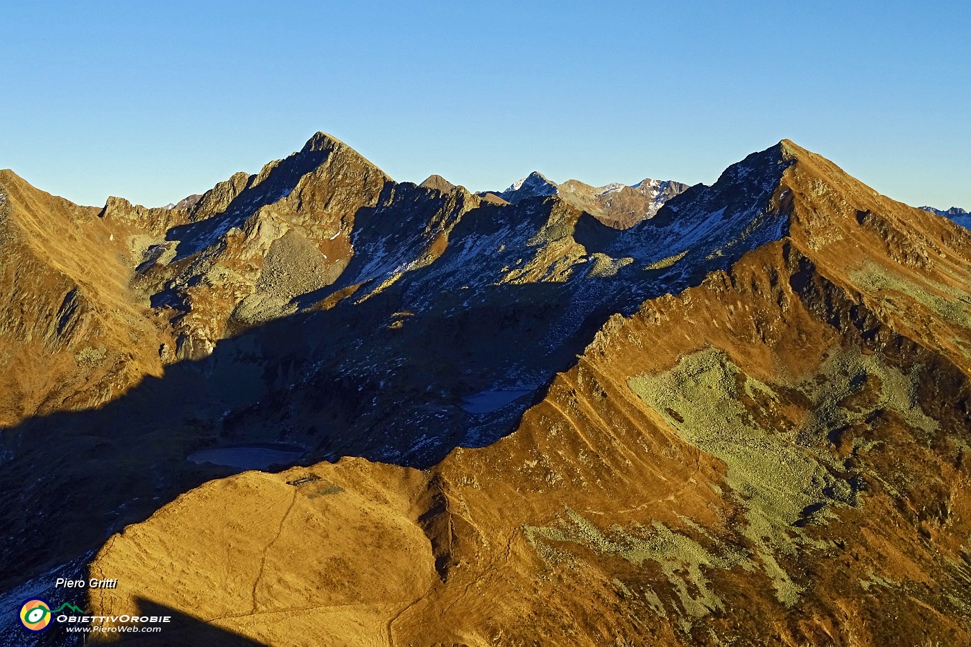 67 Costiera del Monte Valegino in primo piano, del Cadelle in secondo.JPG -                                